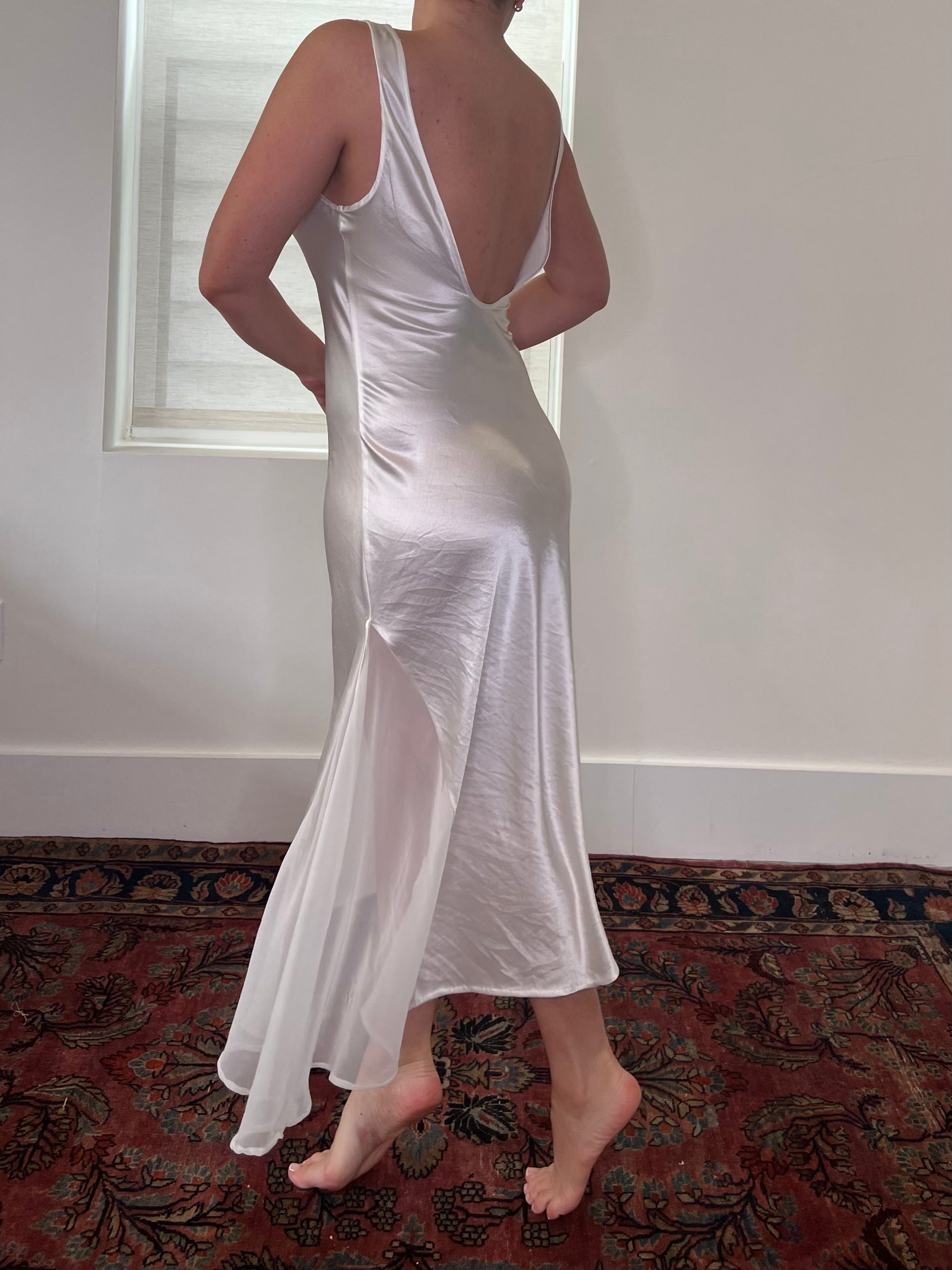 Unsigned Silky Slip