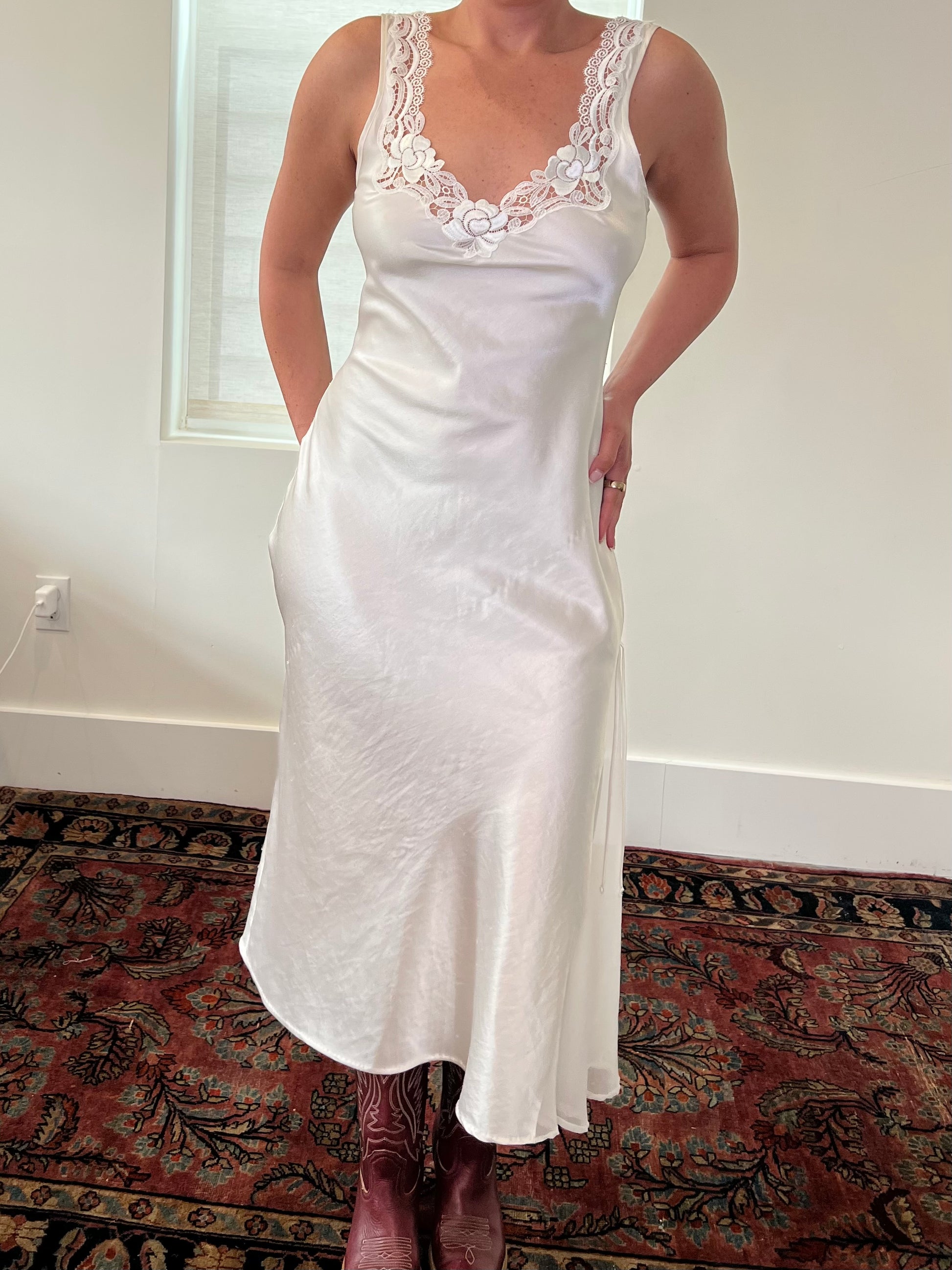 Unsigned Silky Slip