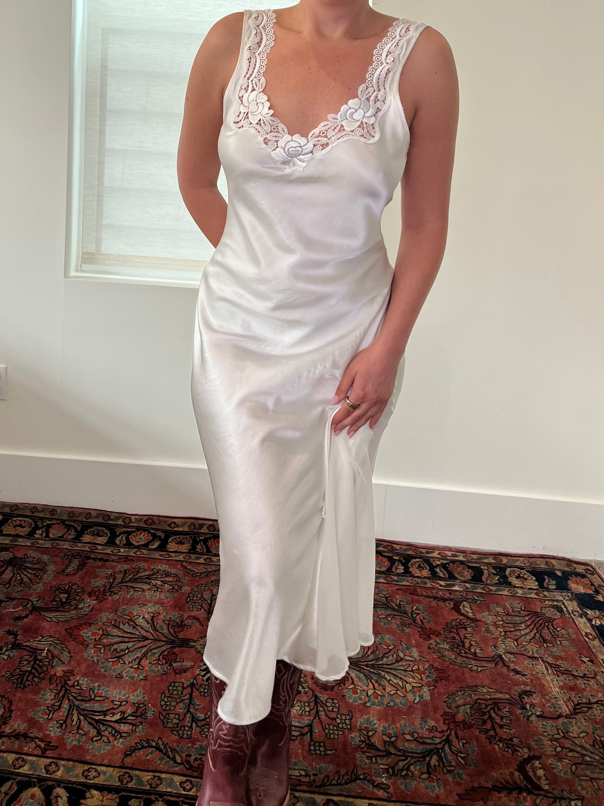 Unsigned Silky Slip