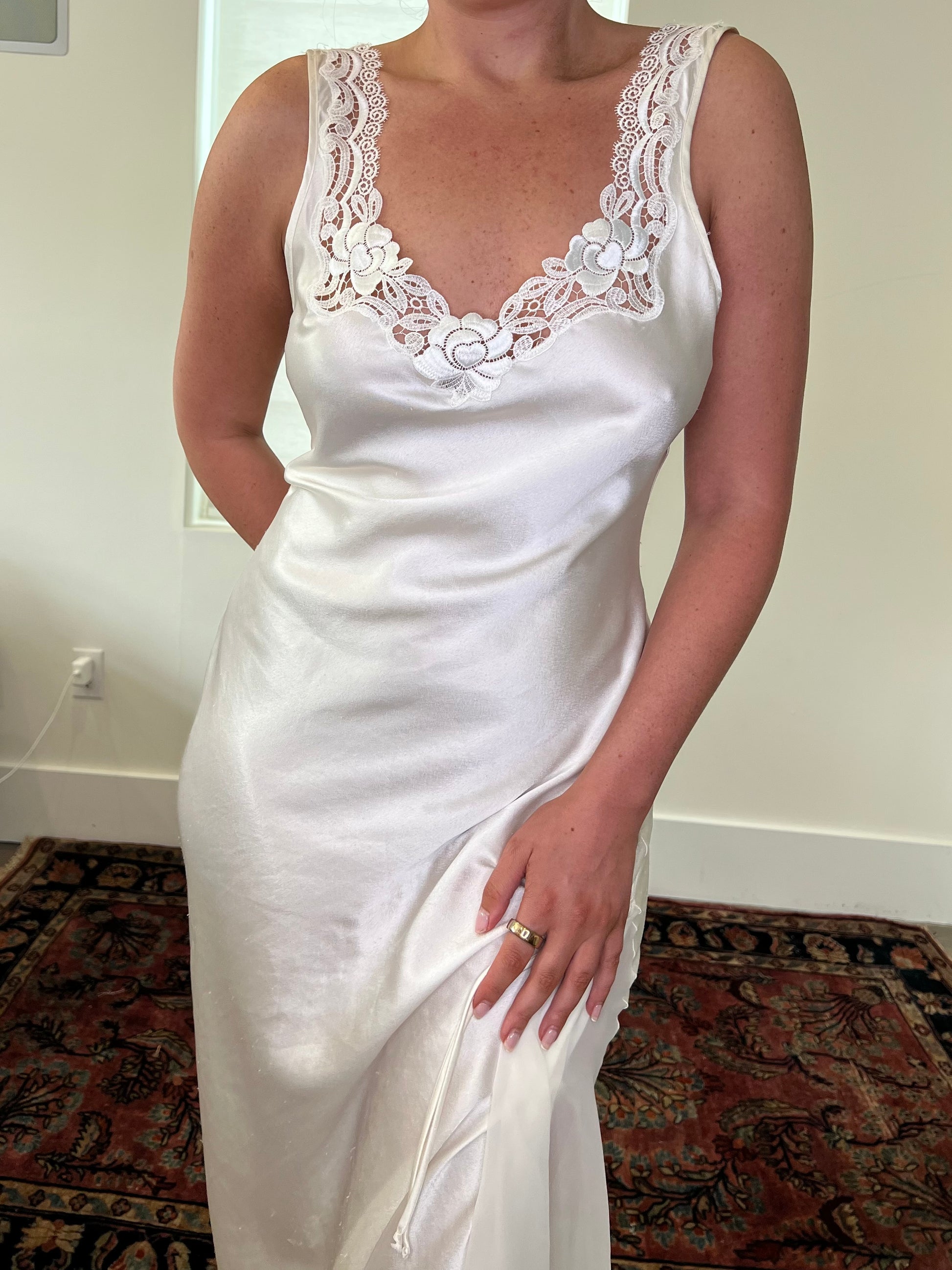 Unsigned Silky Slip