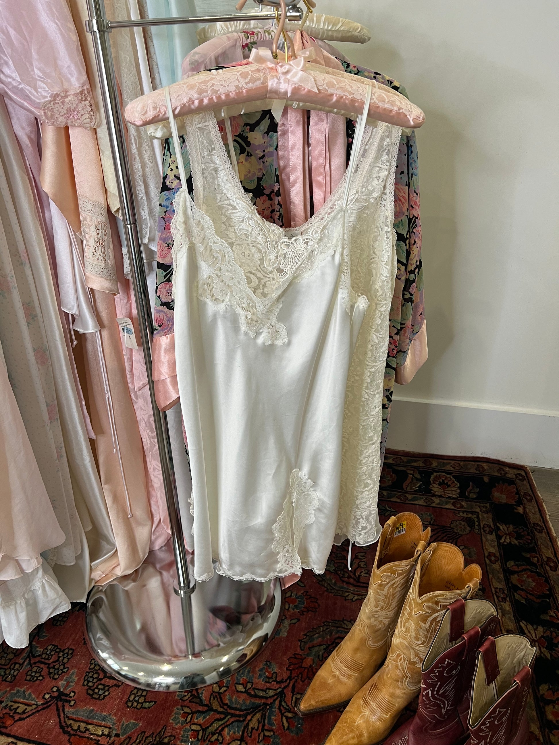 2003 White Mini Slip